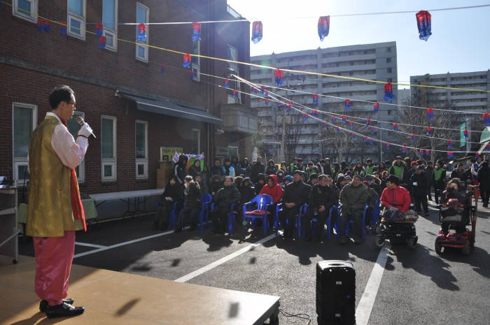 대보름 한마당 행사에서 김호식 관장의 기념사가 진행되고 있는 모습