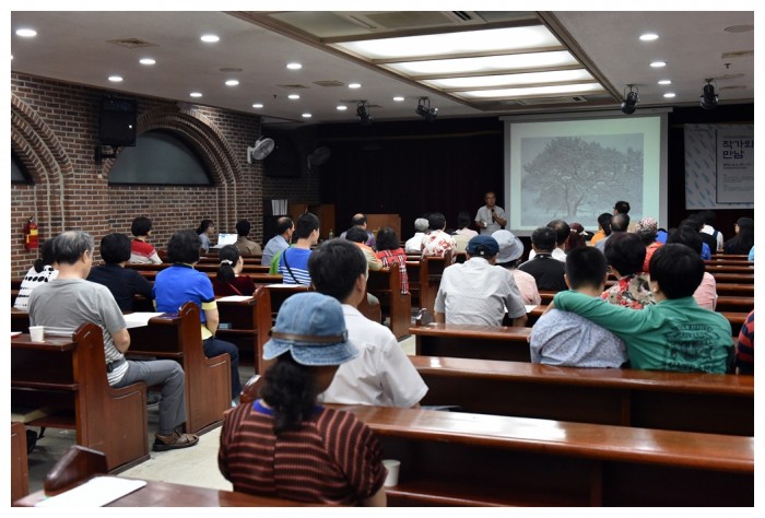 작가와의 만남 - 김용택 시인의 강의를 듣는 관중
