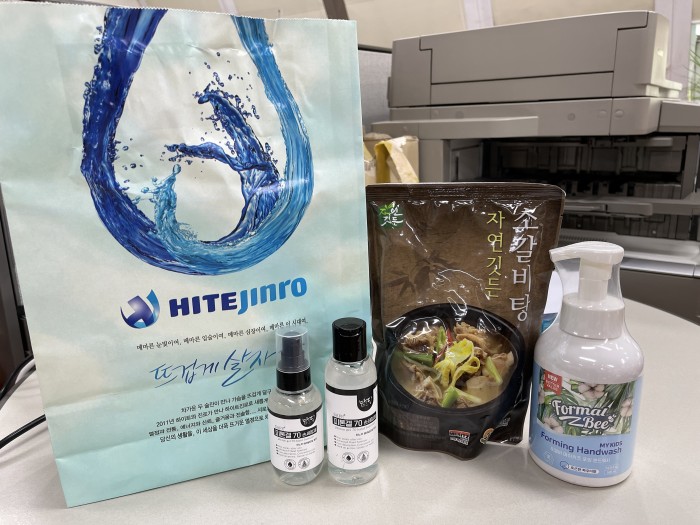 기부물품사진(갈비탕, 손소독제, 핸드워시)